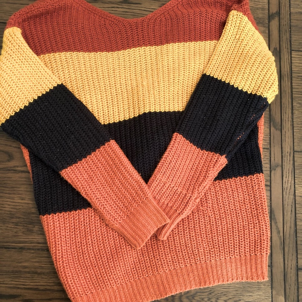 Twist Back Color Block Sweater - Picture 2 of 3